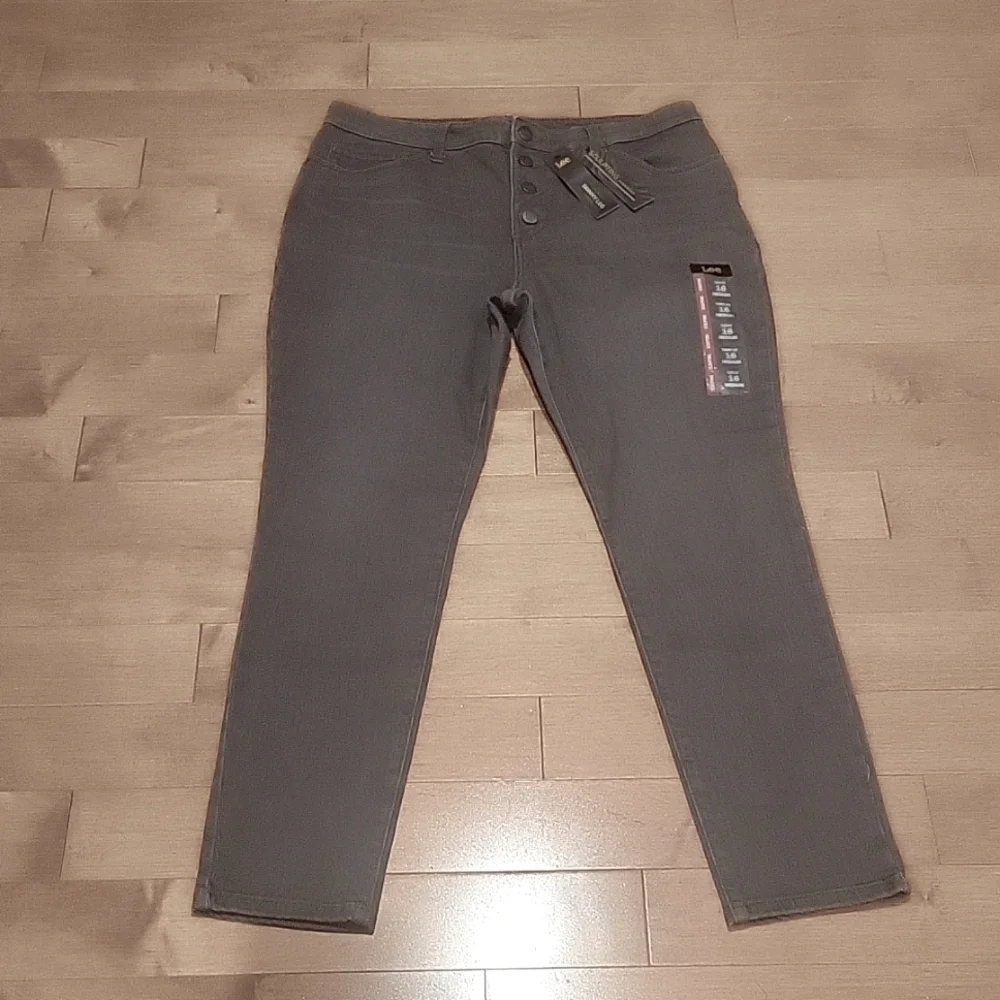 LEE NWT Scultping Skinny Mid Rise Jeans sz 16